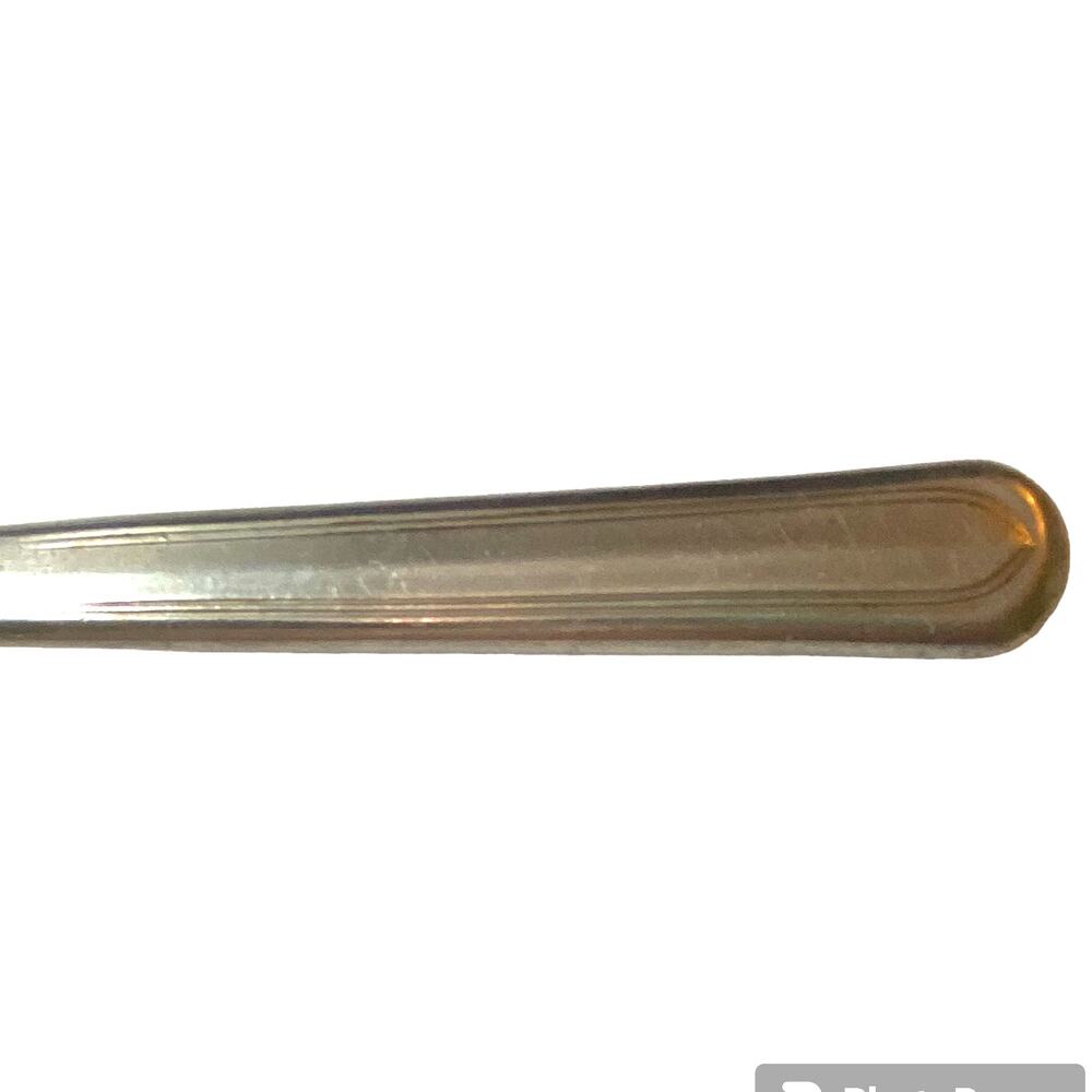 Unknown Dinner Knife Stainless Steel Flatware 8.25 inch Outline Silverware